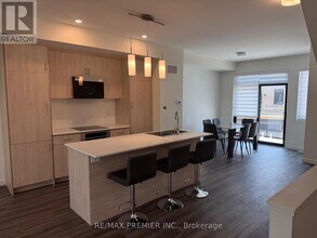 339 Veterans Dr in Barrie, ON - Building Photo - Building Photo