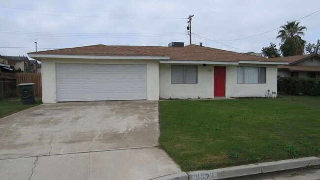 2623 Van Buren Pl in Bakersfield, CA - Foto de edificio - Building Photo