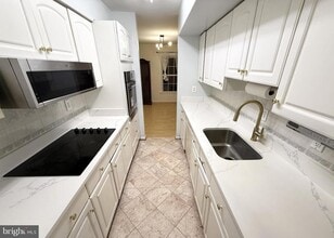 4924 Van Walbeek Pl in Annandale, VA - Building Photo - Building Photo