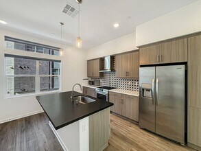 10451 Harlow Cir in San Diego, CA - Building Photo - Building Photo
