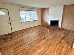 905 SE 169th Dr in Portland, OR - Building Photo - Building Photo