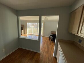 500 Fox Hills Dr N, Unit Apt 1 in Bloomfield Township, MI - Foto de edificio - Building Photo