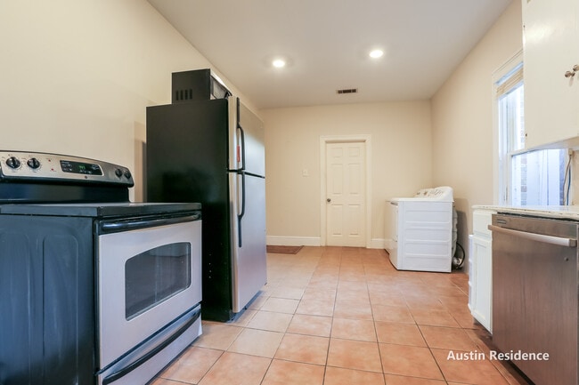 308 E 32nd St in Austin, TX - Foto de edificio - Building Photo