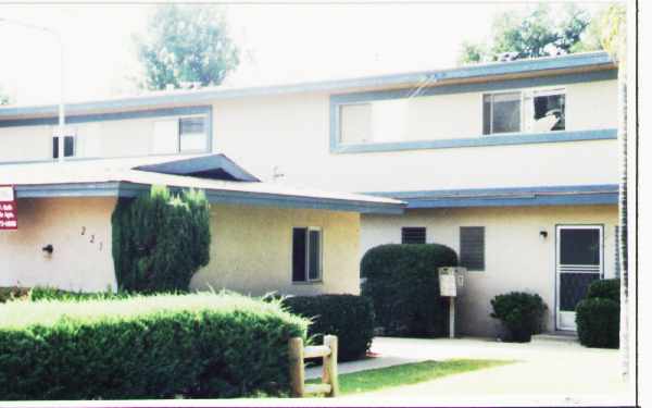 221 Vista Glen Ln in Vista, CA - Building Photo - Building Photo