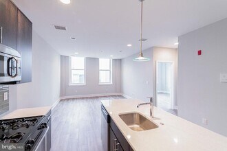 1607 Catharine St in Philadelphia, PA - Foto de edificio - Building Photo