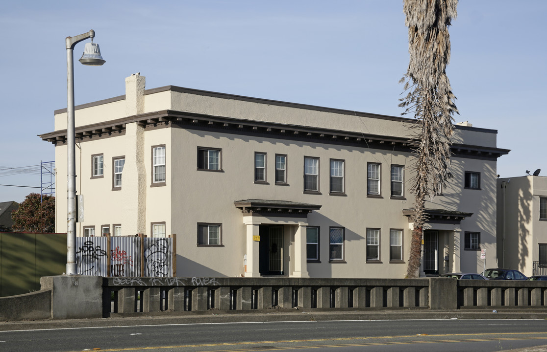 961-965 W MacArthur Blvd in Oakland, CA - Building Photo