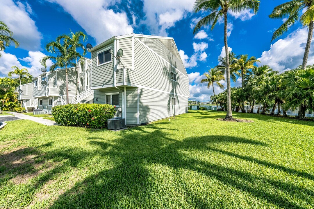 3401 NW 44th St in Lauderdale Lakes, FL - Building Photo