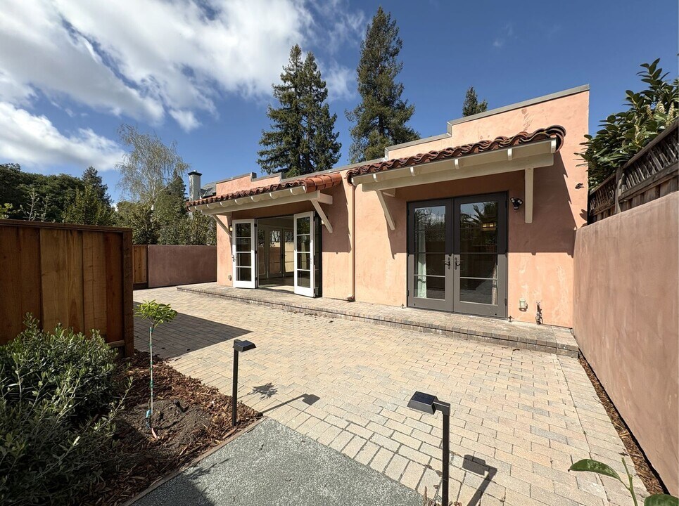 635 Hale St in Palo Alto, CA - Building Photo
