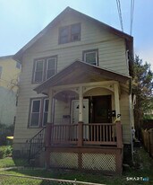 124 Charles St in Waterbury, CT - Building Photo