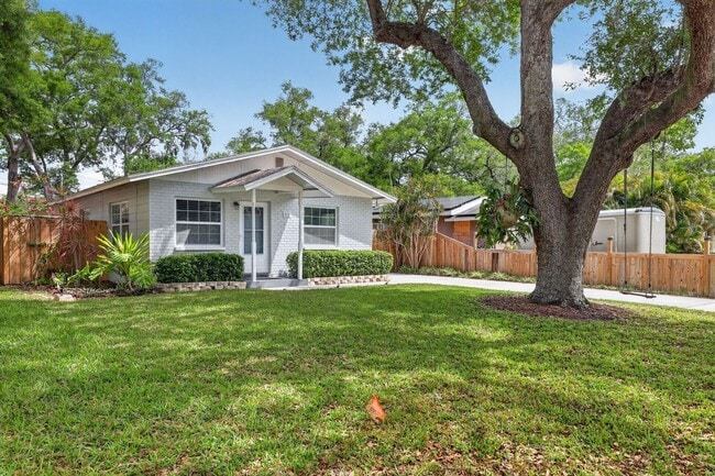 516 3rd Ave NE in Largo, FL - Building Photo - Building Photo