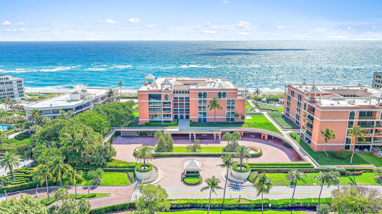 2 N Breakers Row in Palm Beach, FL - Building Photo