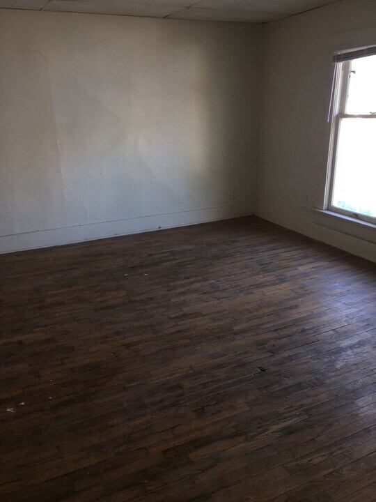 1430 SW Polk St in Topeka, KS - Building Photo