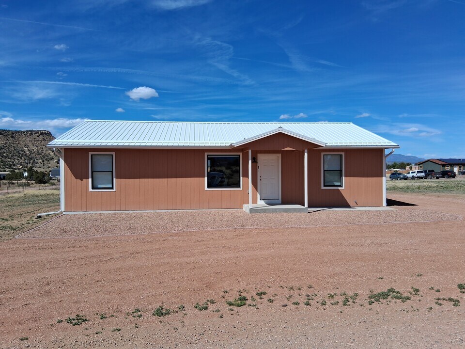 1 Sawyer Ln in Florence, CO - Building Photo
