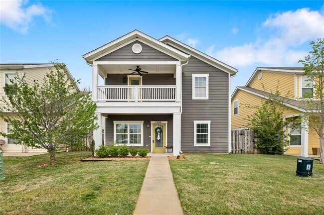 property at 2306 SW Juniper Ave