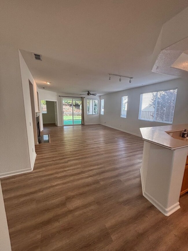 213 Albany St in Cloverdale, CA - Building Photo - Building Photo