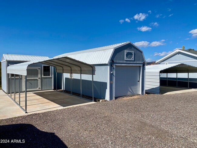 3740 W Jenny Lin Rd in New River, AZ - Building Photo - Building Photo