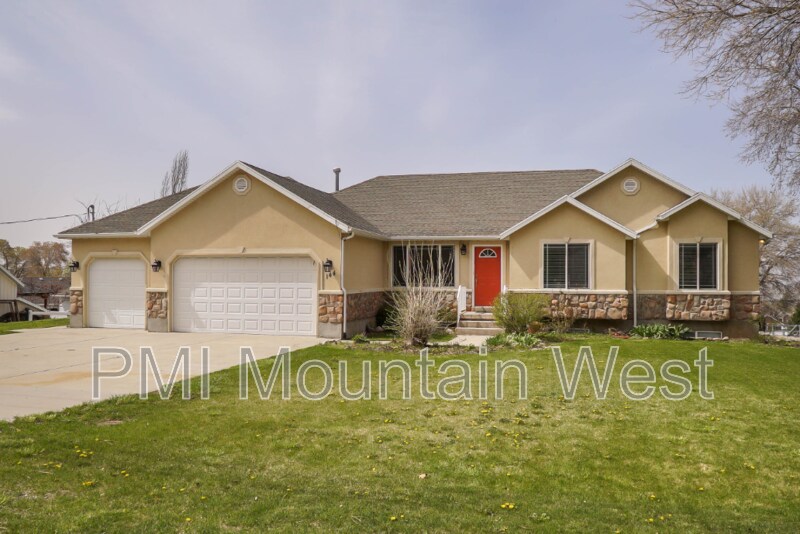144 S Mountain Rd in Fruit Heights, UT - Building Photo