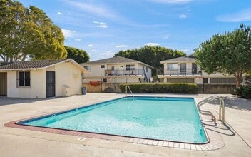 682 W Hemlock St in Port Hueneme, CA - Building Photo - Building Photo