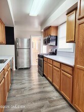 77 Valley Rd in Greenwich, CT - Foto de edificio - Building Photo