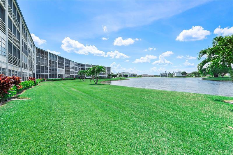 1043 Exeter C in Boca Raton, FL - Building Photo