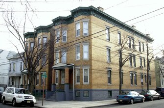 127 Booraem Ave in Jersey City, NJ - Foto de edificio - Building Photo