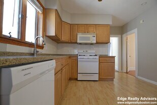 34 Harriet St, Unit 2 in Boston, MA - Building Photo