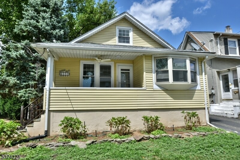 25 Minerva Ave in Hawthorne, NJ - Building Photo