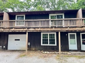 1954 Koons Rd in North Canton, OH - Foto de edificio - Building Photo