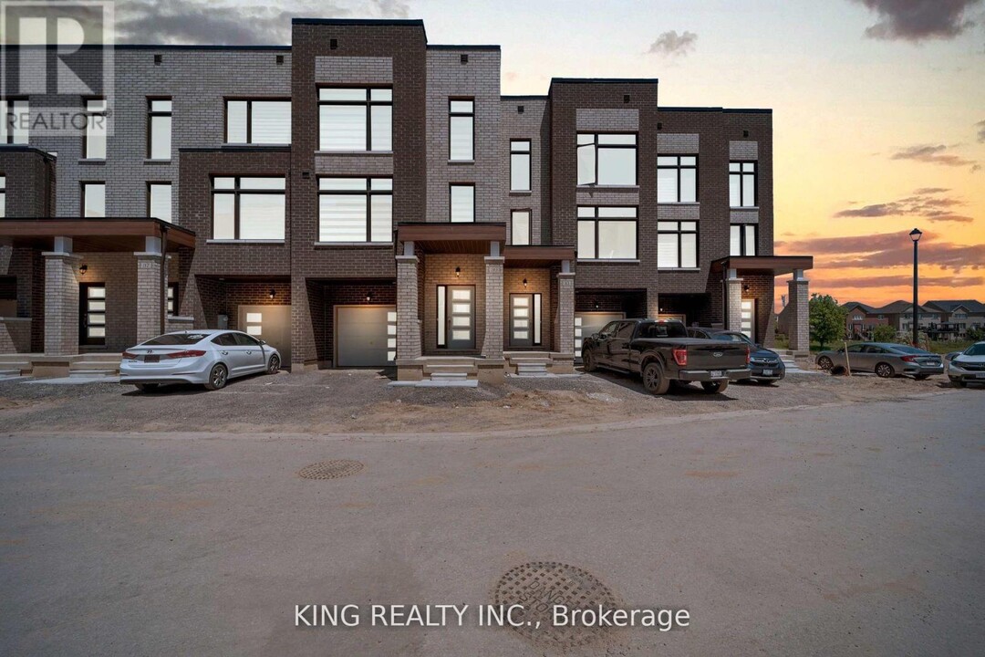 39 Queenpost Dr in Brampton, ON - Building Photo