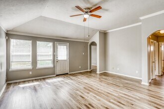 5811 Ridgebluff Ln in Katy, TX - Building Photo - Building Photo