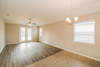 5754 Village Pond Cir in Jacksonville, FL - Foto de edificio - Building Photo