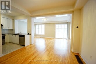 49 Badgerow Way in Aurora, ON - Building Photo - Building Photo