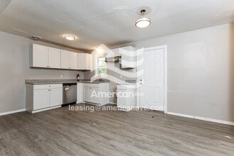 422 Queen Marie Ln in Jackson, MS - Building Photo - Building Photo