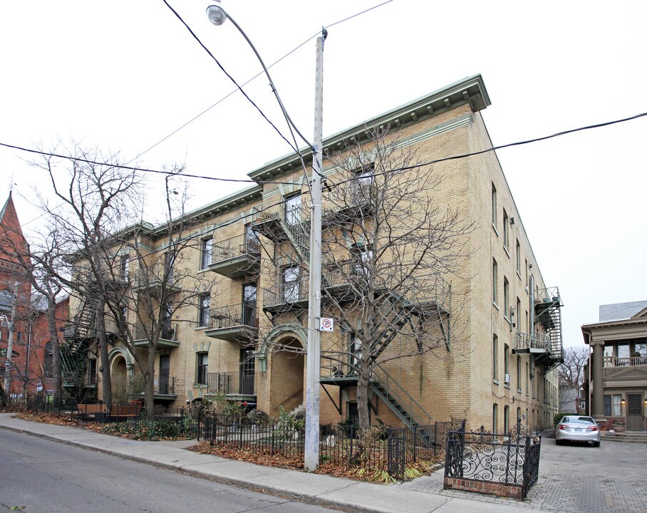 69-77 Winchester St in Toronto, ON - Building Photo