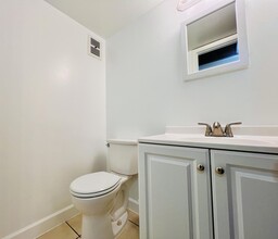 300 Camden M in West Palm Beach, FL - Building Photo - Building Photo