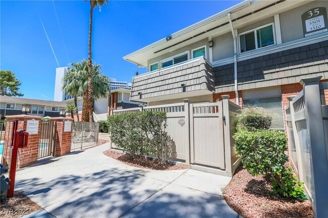 683 Oakmont Ave in Las Vegas, NV - Building Photo - Building Photo