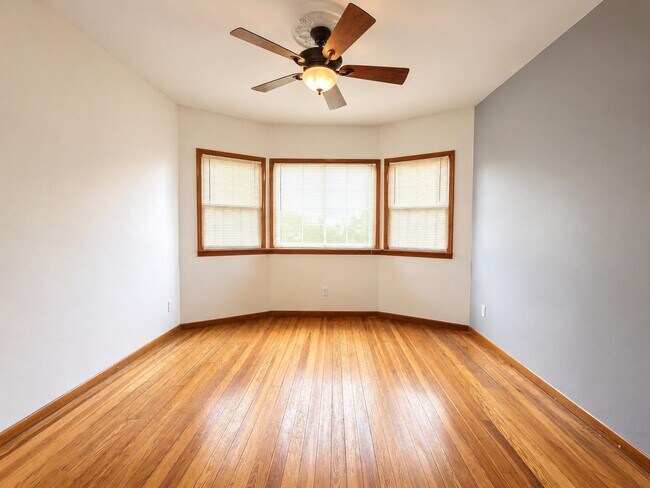 property at 38 W 53rd St