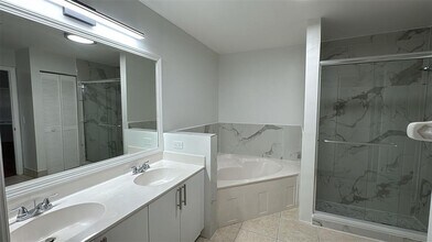 13773 NW 22nd St in Sunrise, FL - Building Photo - Building Photo