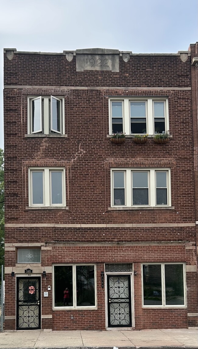 548 E 61st St, Unit #3 in Chicago, IL - Foto de edificio - Building Photo