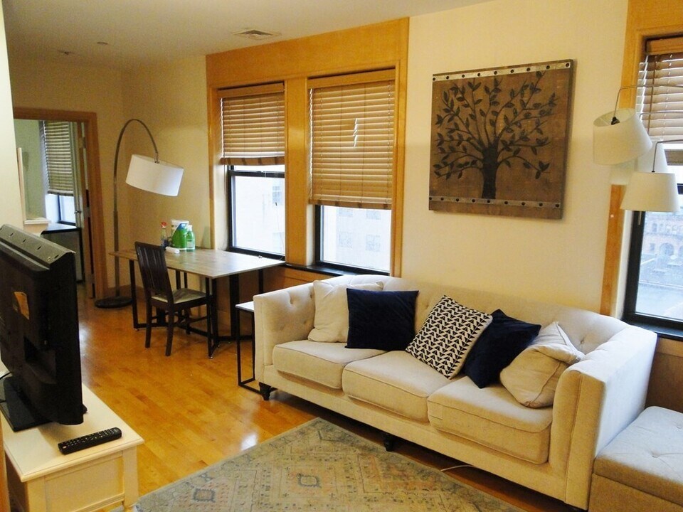 44 Beach St in Boston, MA - Building Photo