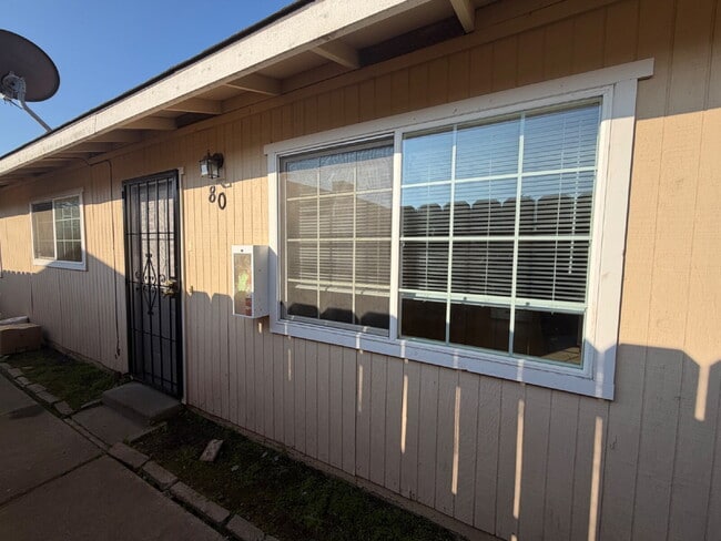 80 E 12th St in Merced, CA - Building Photo - Building Photo