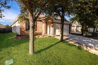 911 Rustic Cactus in San Antonio, TX - Foto de edificio - Building Photo
