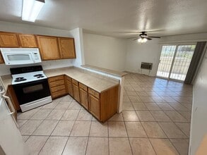 5330 S Swenson St in Las Vegas, NV - Building Photo - Building Photo