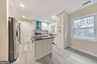 72 Delmont Dr NE in Atlanta, GA - Building Photo - Building Photo