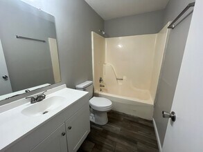 22 Foxboro Cv, Unit R in Jackson, TN - Building Photo - Building Photo