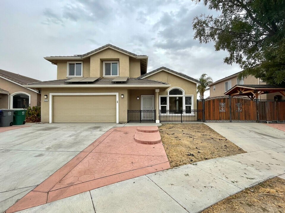 425 San Fernando St in Los Banos, CA - Building Photo