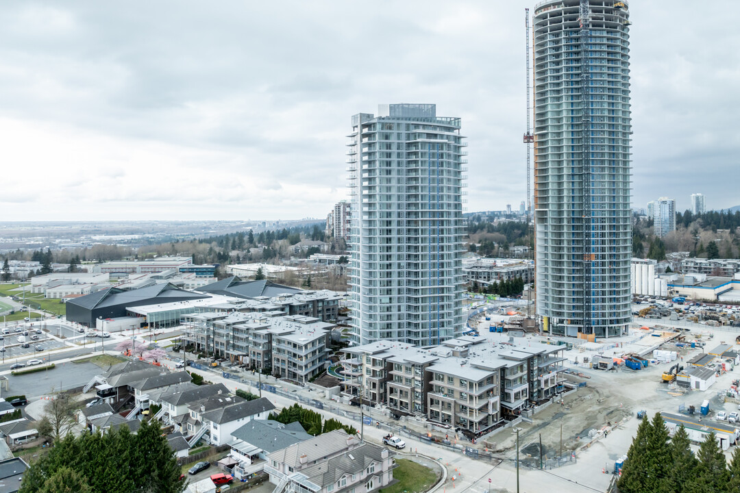 Azure 2 in Burnaby, BC - Building Photo