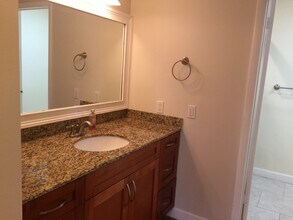 10022 NW 41st St in Doral, FL - Building Photo - Building Photo