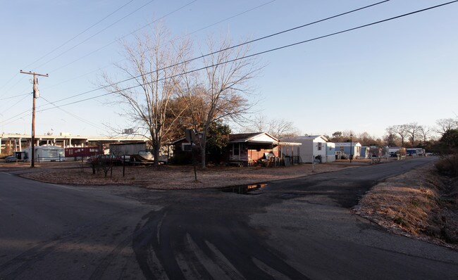 Ferndale Mobile Home Park in Charleston, SC - Foto de edificio - Building Photo