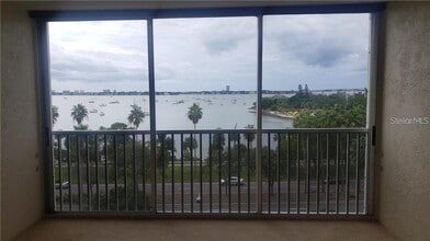 435 S Gulfstream Ave in Sarasota, FL - Foto de edificio - Building Photo